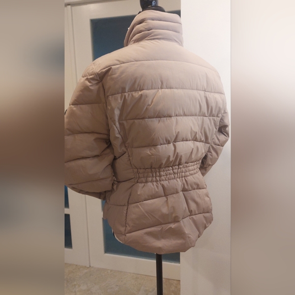 Elegant Beige Puffer Jacket for Women - Picture 6 of 16